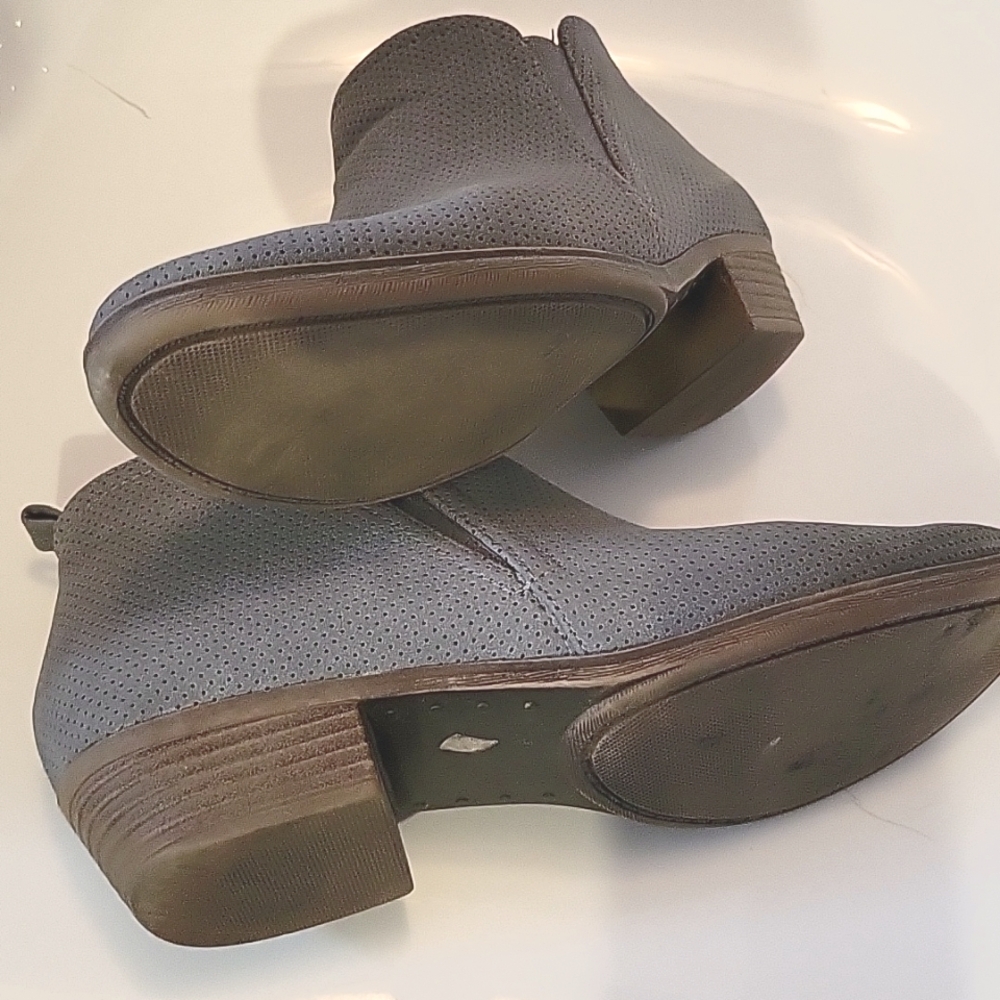 🛍CLEARANCE🛍 Ankle Boot Sz. 8.5 - Picture 7 of 9